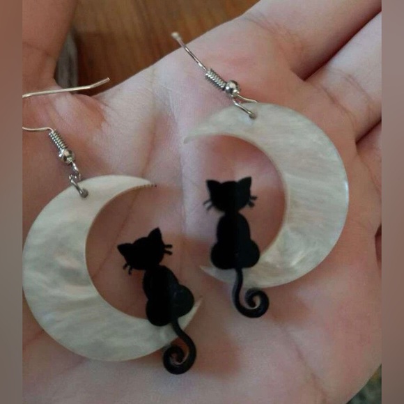 🐈⬛ Black Cat & Moon Design Earrings NWT - Picture 2 of 8